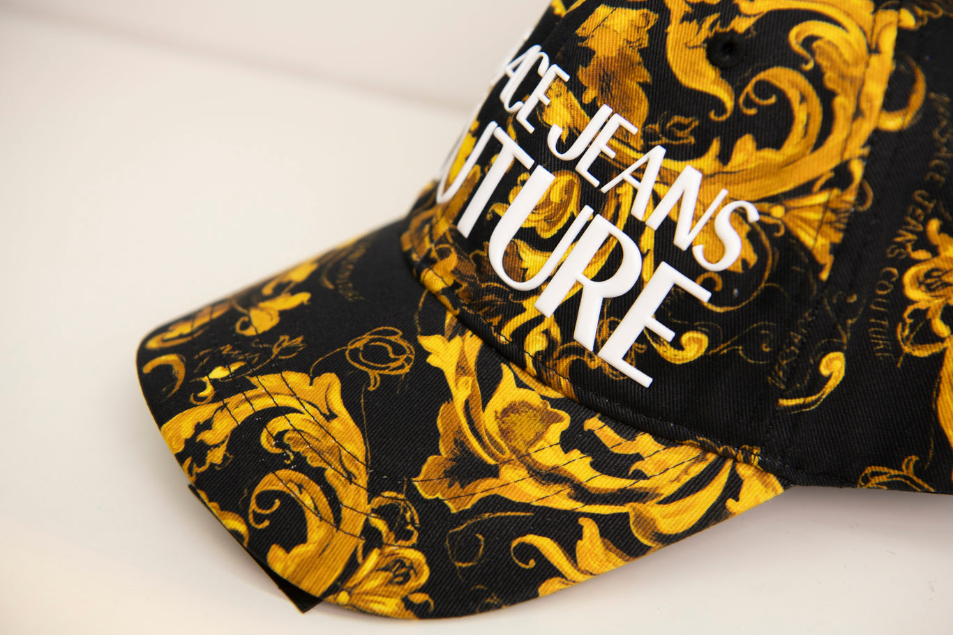 CAP VERSACE