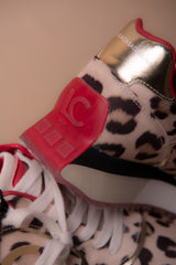 Deportiva con plataforma tricolor en tejidos combinados y detalles en piel