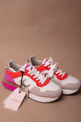 Deportiva con plataforma tricolor en tejidos combinados y detalles en piel