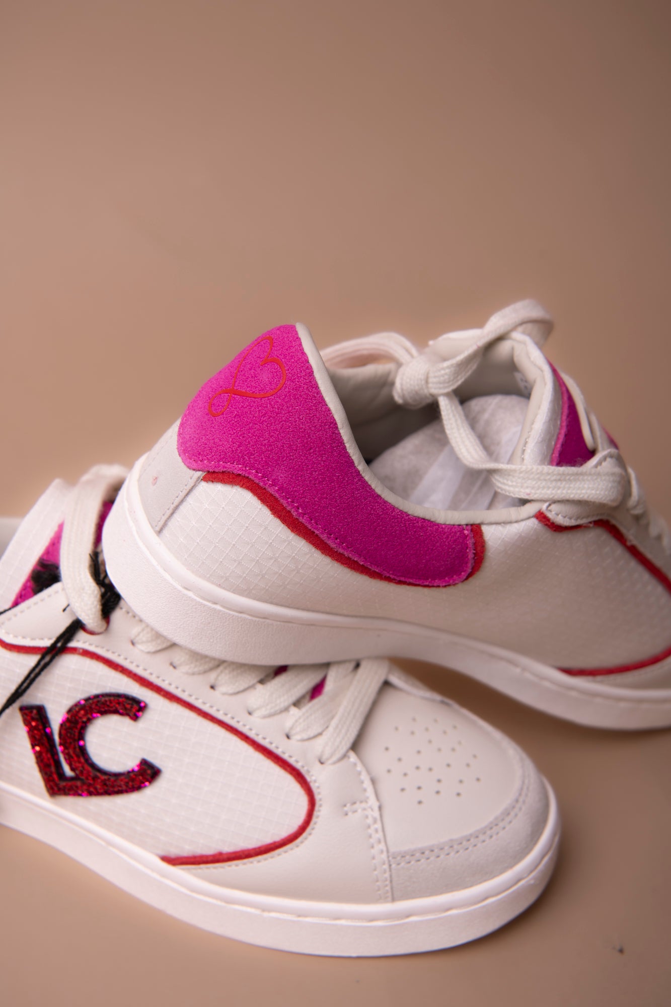 Deportiva con logo en tejidos combinados y detalles en piel