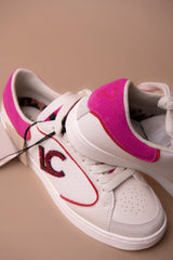 Deportiva con logo en tejidos combinados y detalles en piel