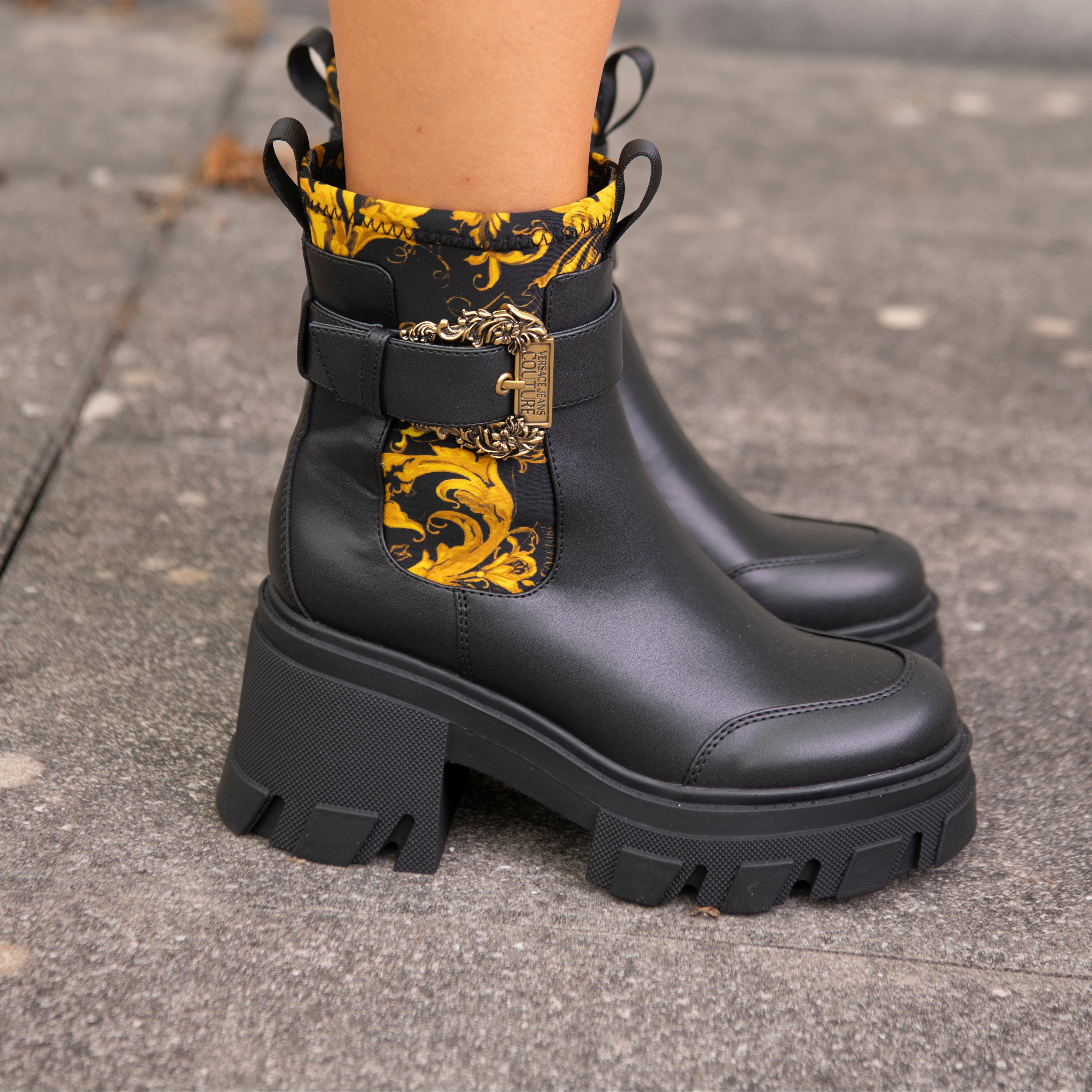 BOTAS VERSACE