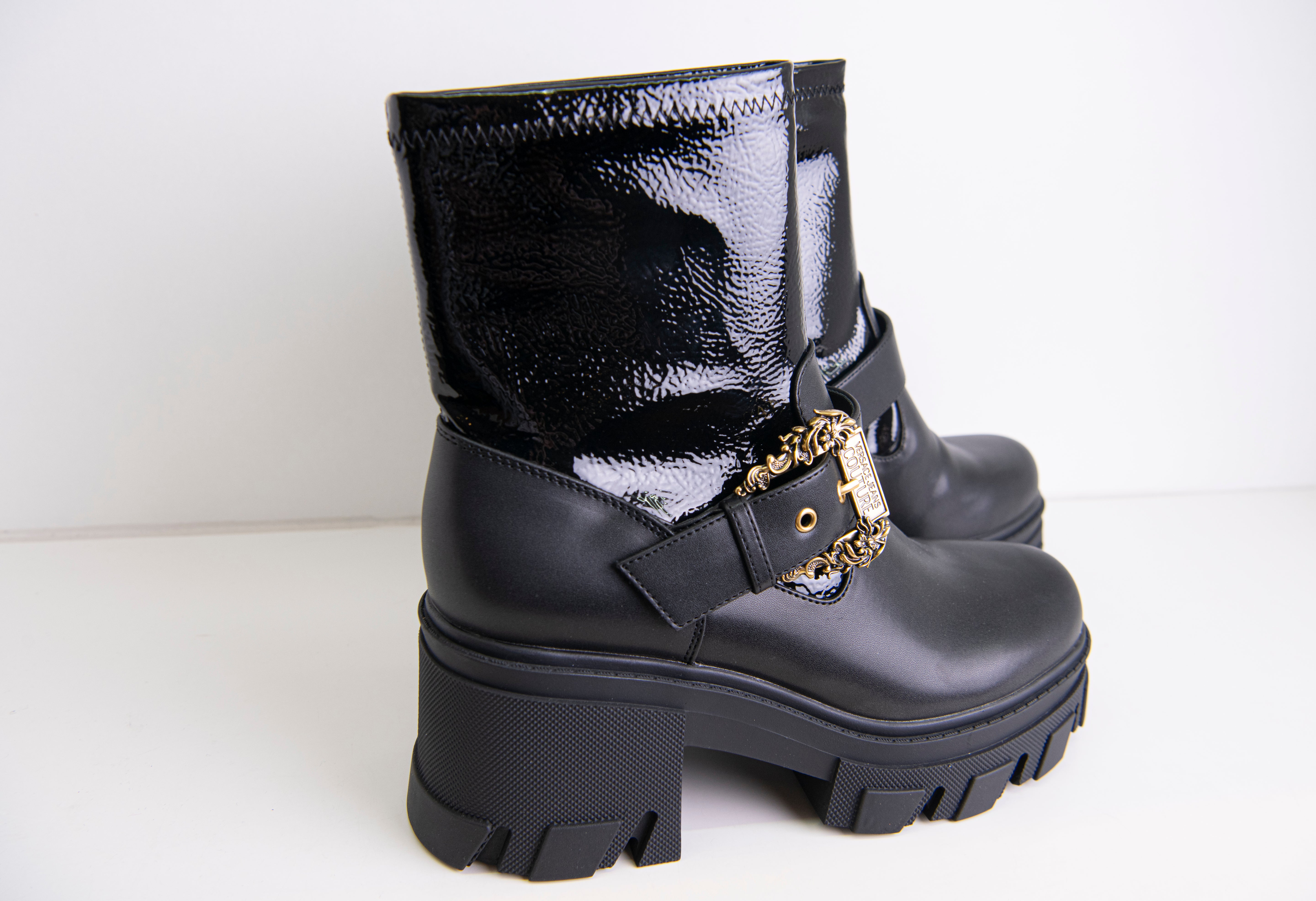 BOTAS VERSACE