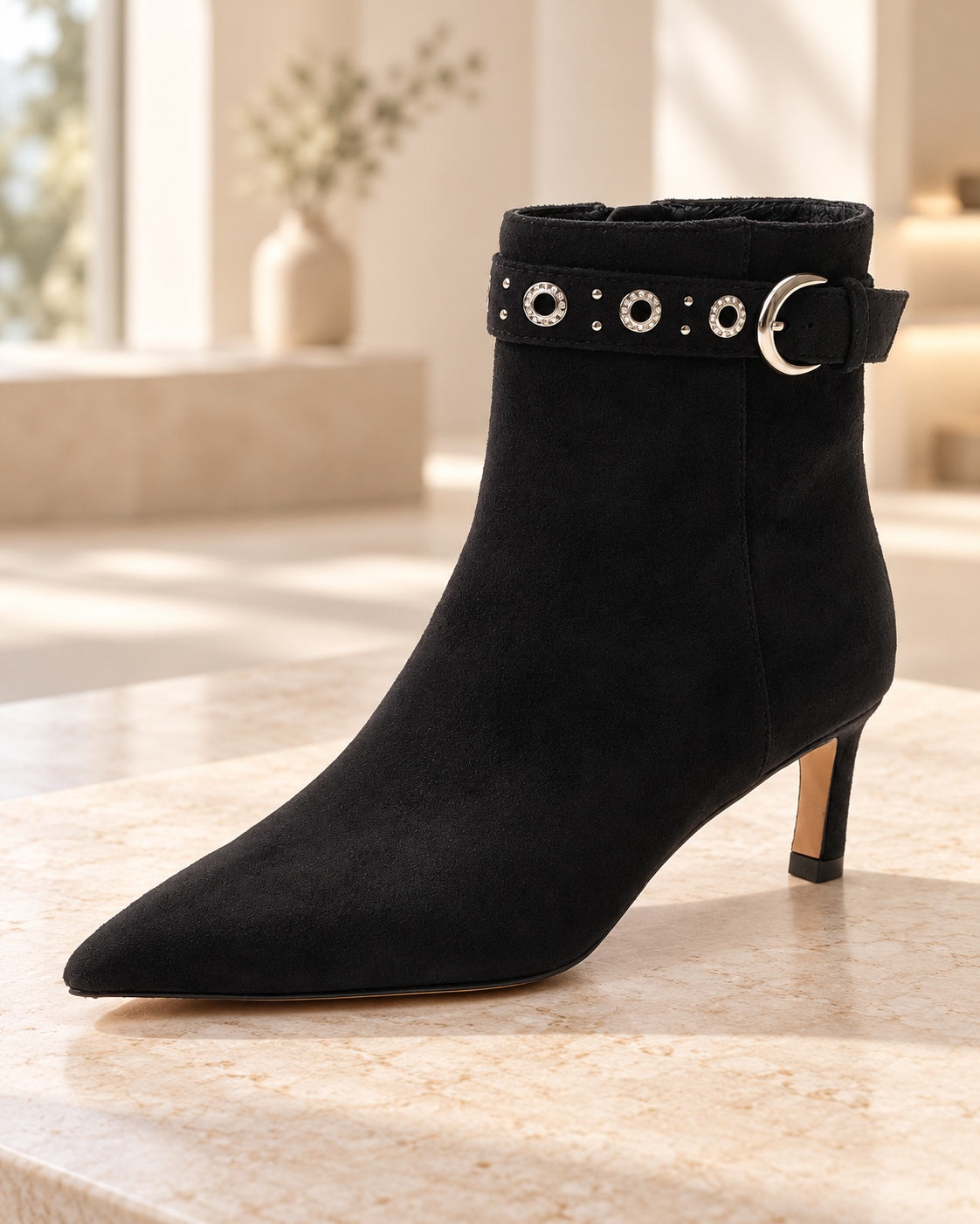 Emanuelle Vee FW26 — EV26I-462M-407-16-T211 — BLACK — vista editorial 2