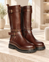 Emanuelle Vee FW26 — EV26I-462M-409-13-CRW — DARK BROWN — vista editorial 2