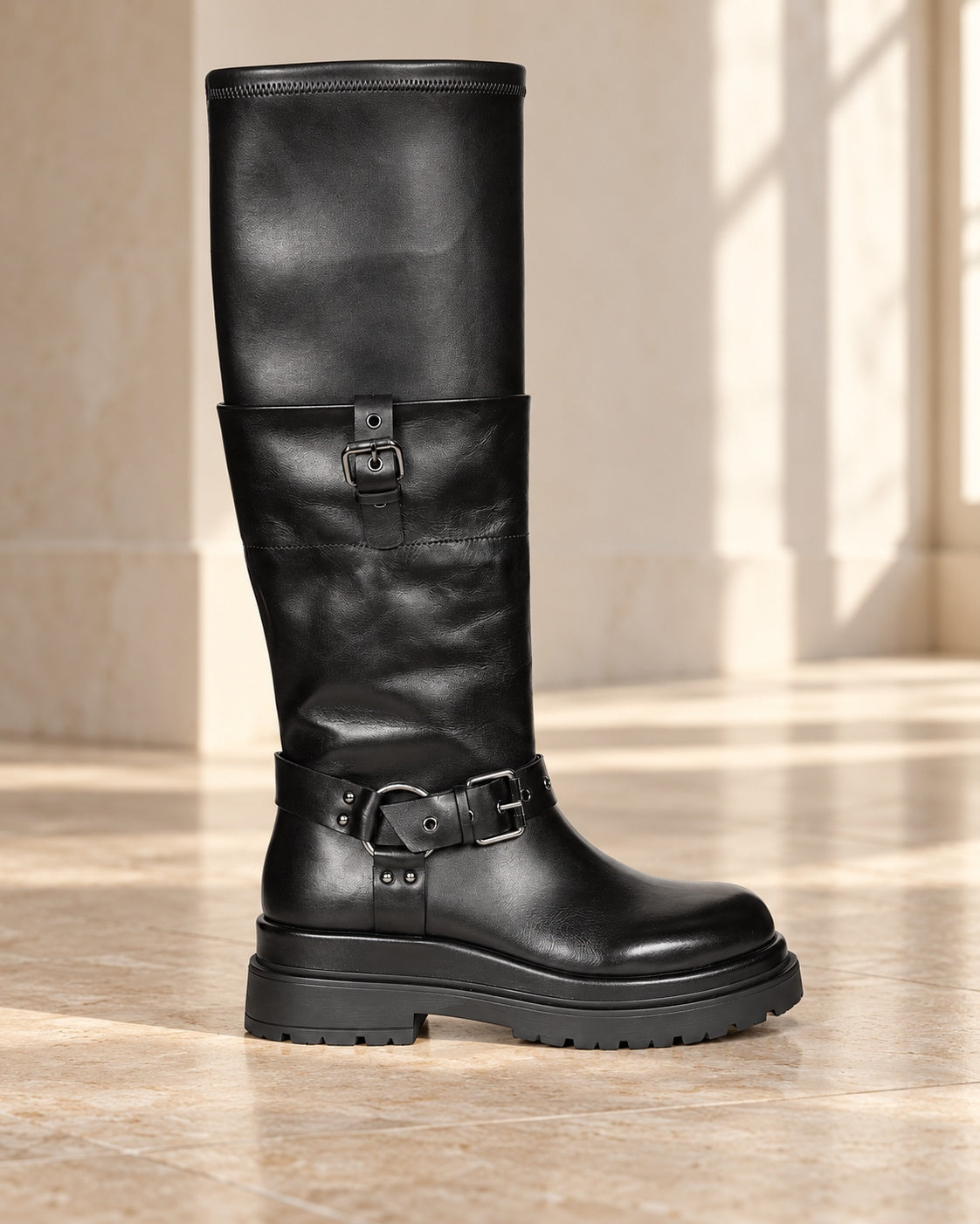 Emanuelle Vee FW26 — EV26I-462M-409-14-CRW — BLACK — vista editorial 1