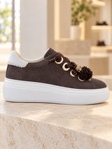 Emanuelle Vee FW26 — EV26I-8462P-100-12-P011 — DARK BROWN — vista editorial 1