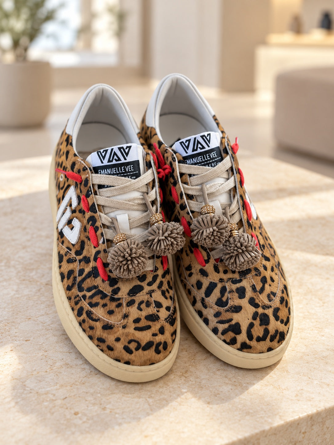 Emanuelle Vee FW26 — EV26I-8462P-105-10-P178 — LEOPARD — vista editorial 2