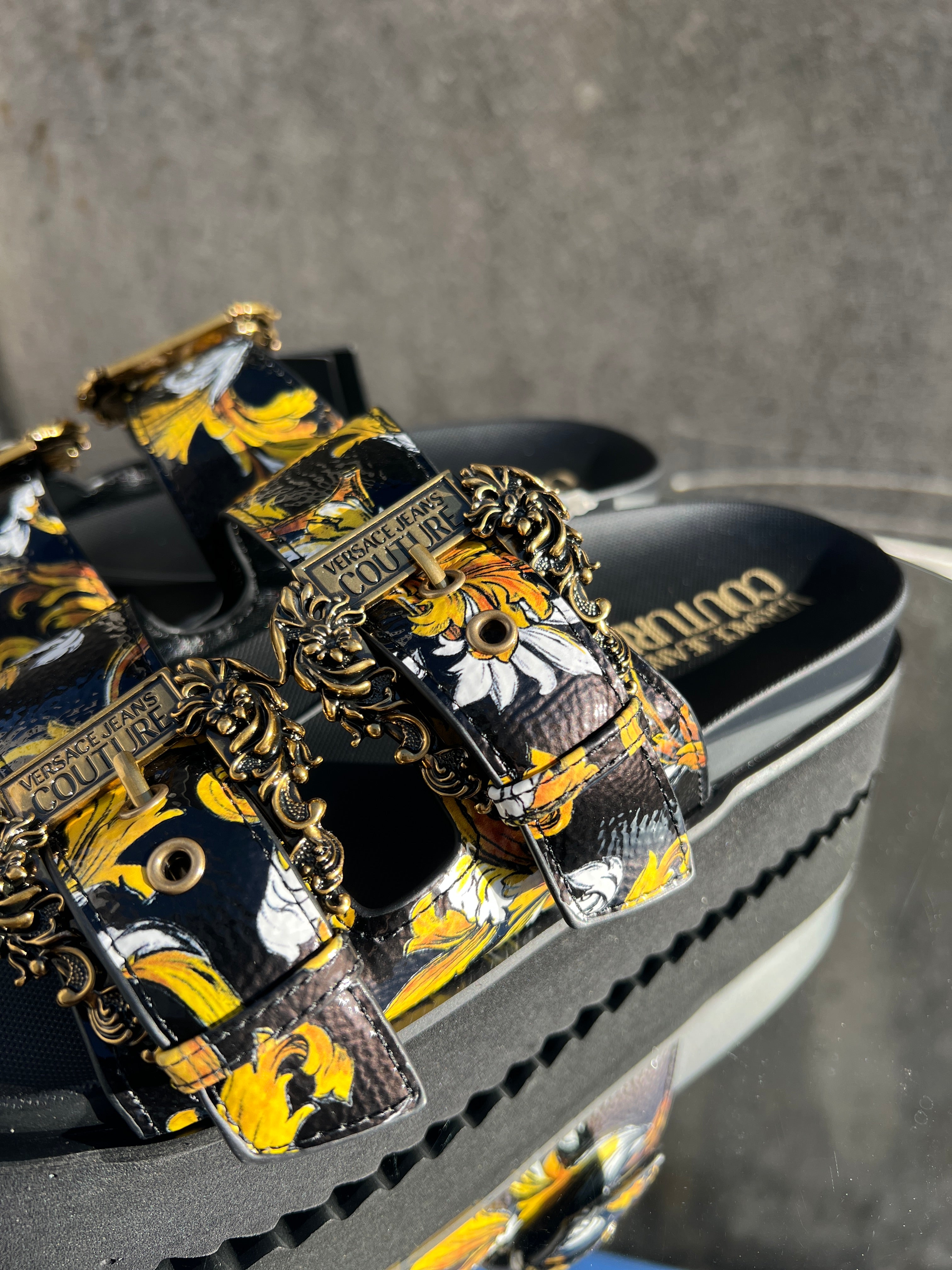 CHINELOS VERSACE