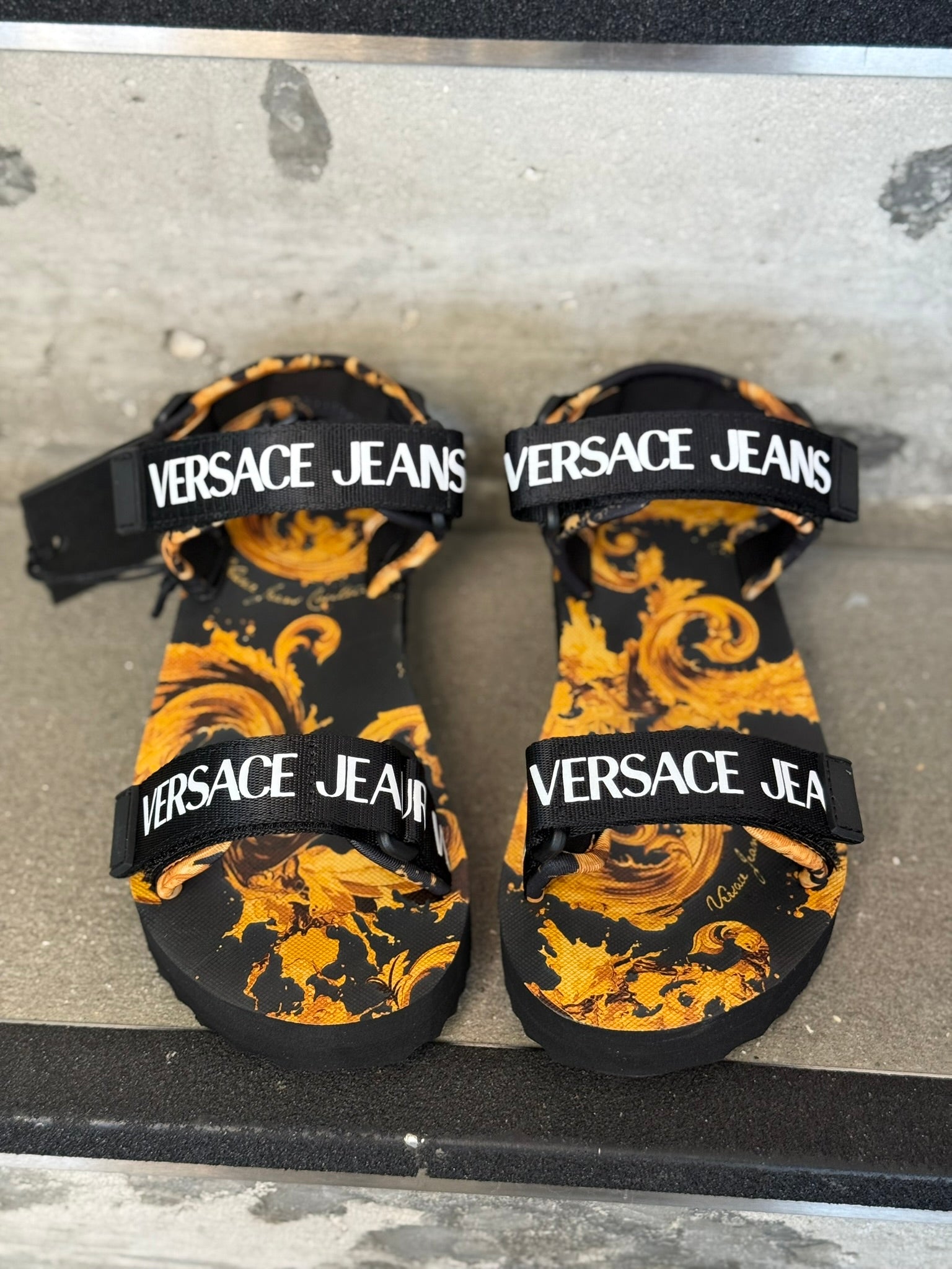 CHINELOS VERSACE JEANS