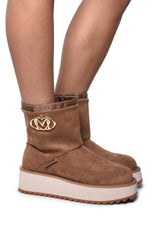 BOTAS LOVE MOSCHINO