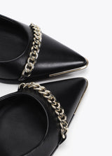Heeled shoe with personalized and chain detail