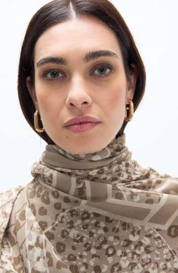 Gradient pleated scarf in animal print