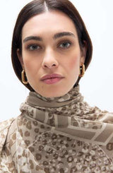 Gradient pleated scarf in animal print