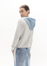Short zip-up hoodie in denim, pins on the front