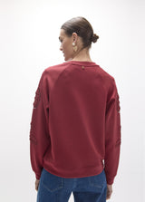 Raglan sleeve sweatshirt with round neck (pleat) embroidered with flowers on both arms