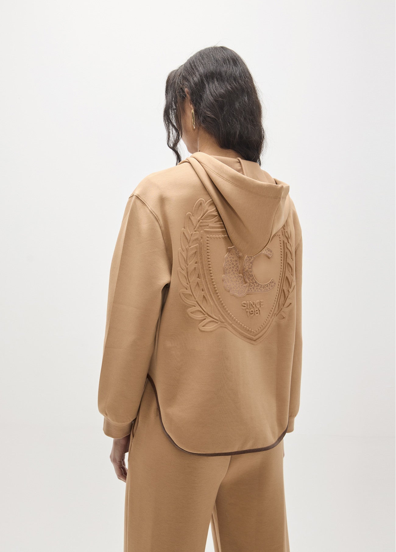 Open sweatshirt with faux leather pocket on the front and maxi patch on the back