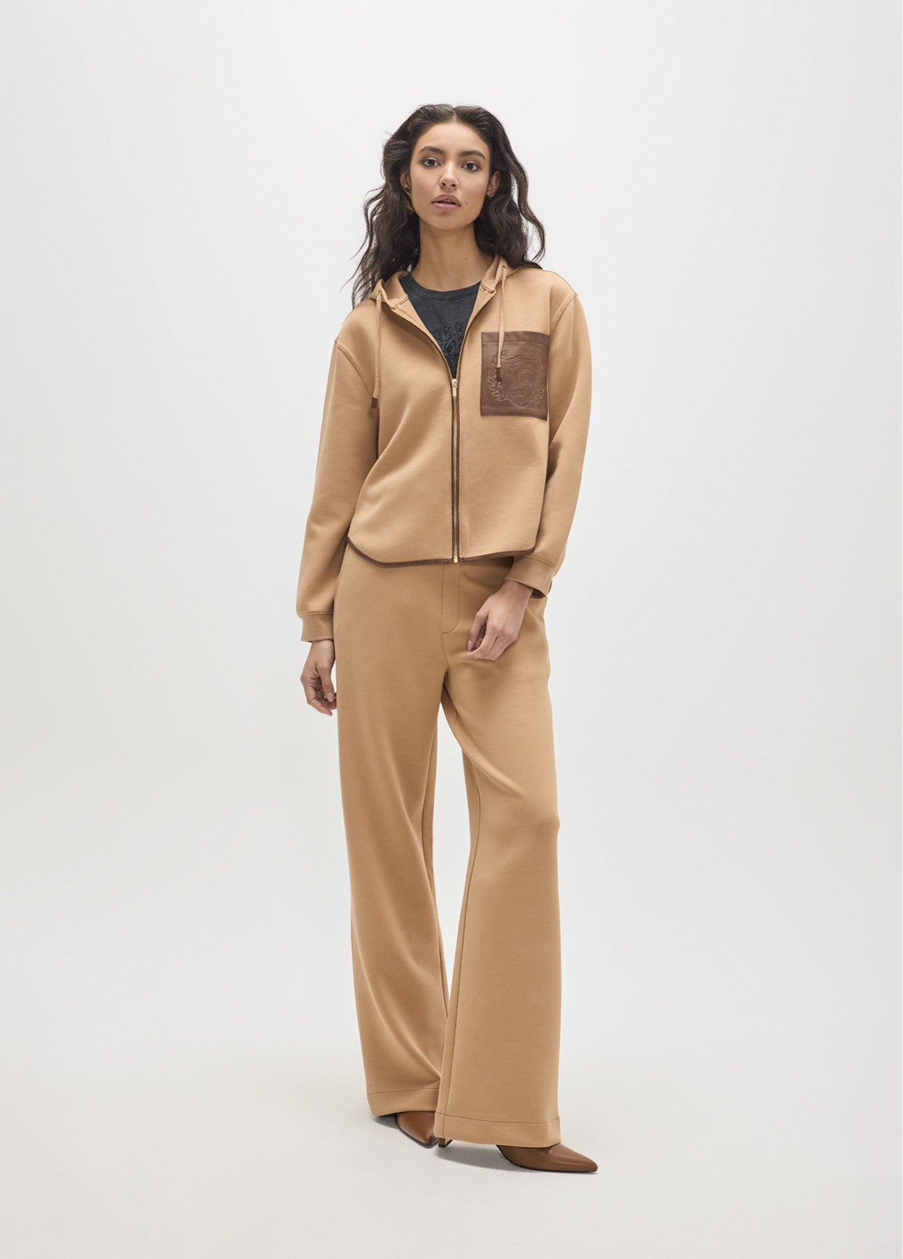 Open sweatshirt with faux leather pocket on the front and maxi patch on the back