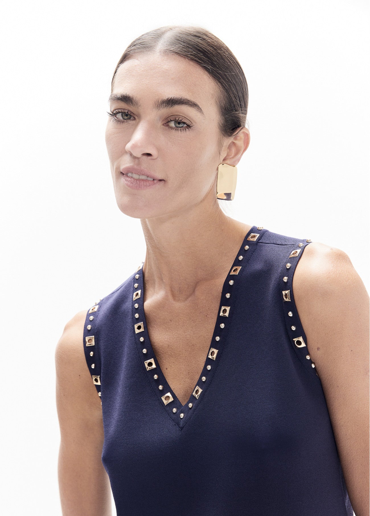 Round and square studded top