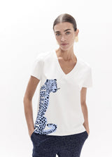 V-neck t-shirt, with side slits and side positioned graphic: leopard   be wild