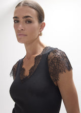 V-neck t-shirt, with lace detail on the neck and sleeves