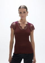 V-neck t-shirt, with lace detail on the neck and sleeves