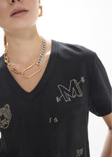 V-neck t-shirt with side slits, printed linen cotton and mini studs
