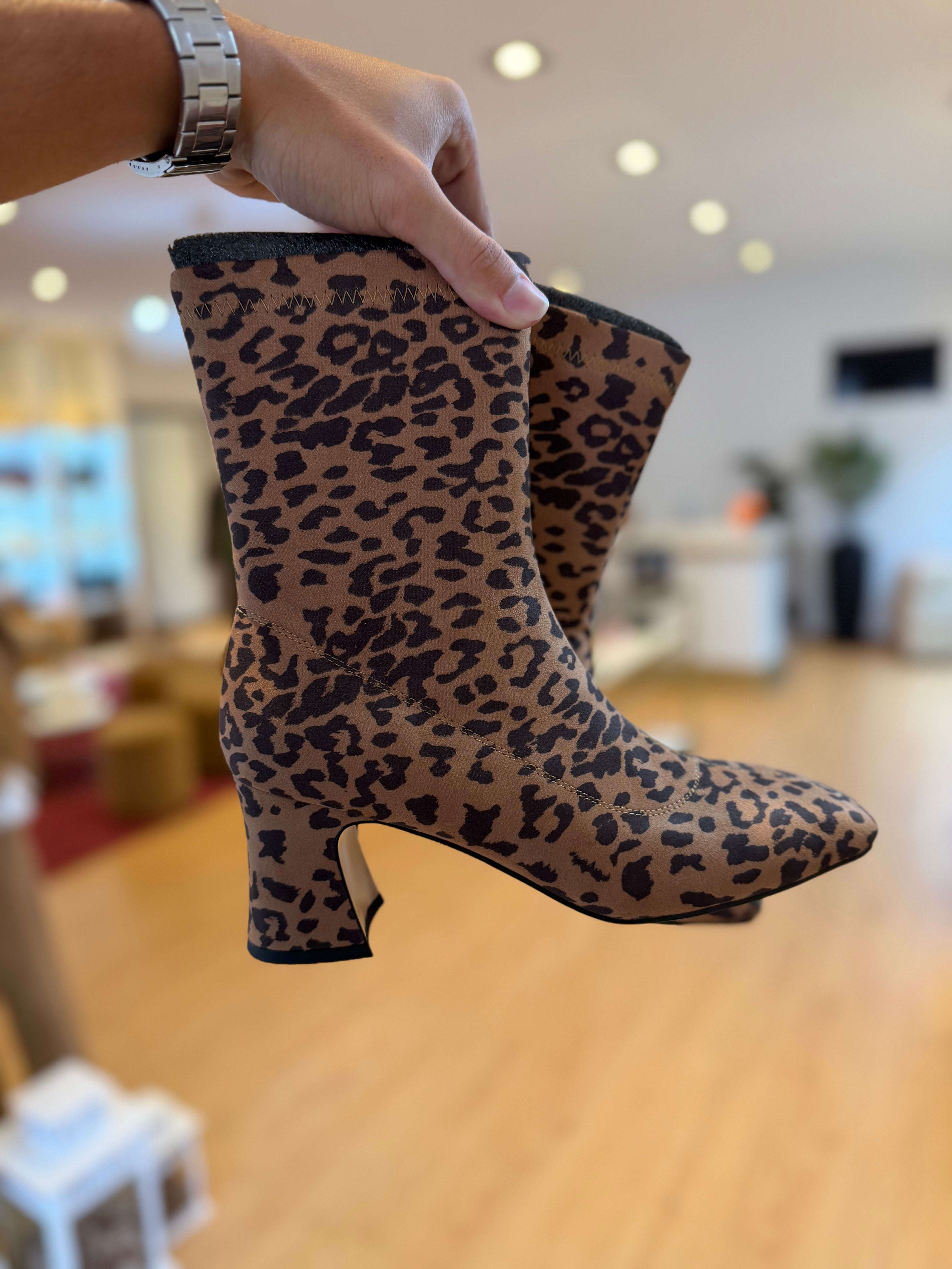 BOTA EMANUELLE VEE