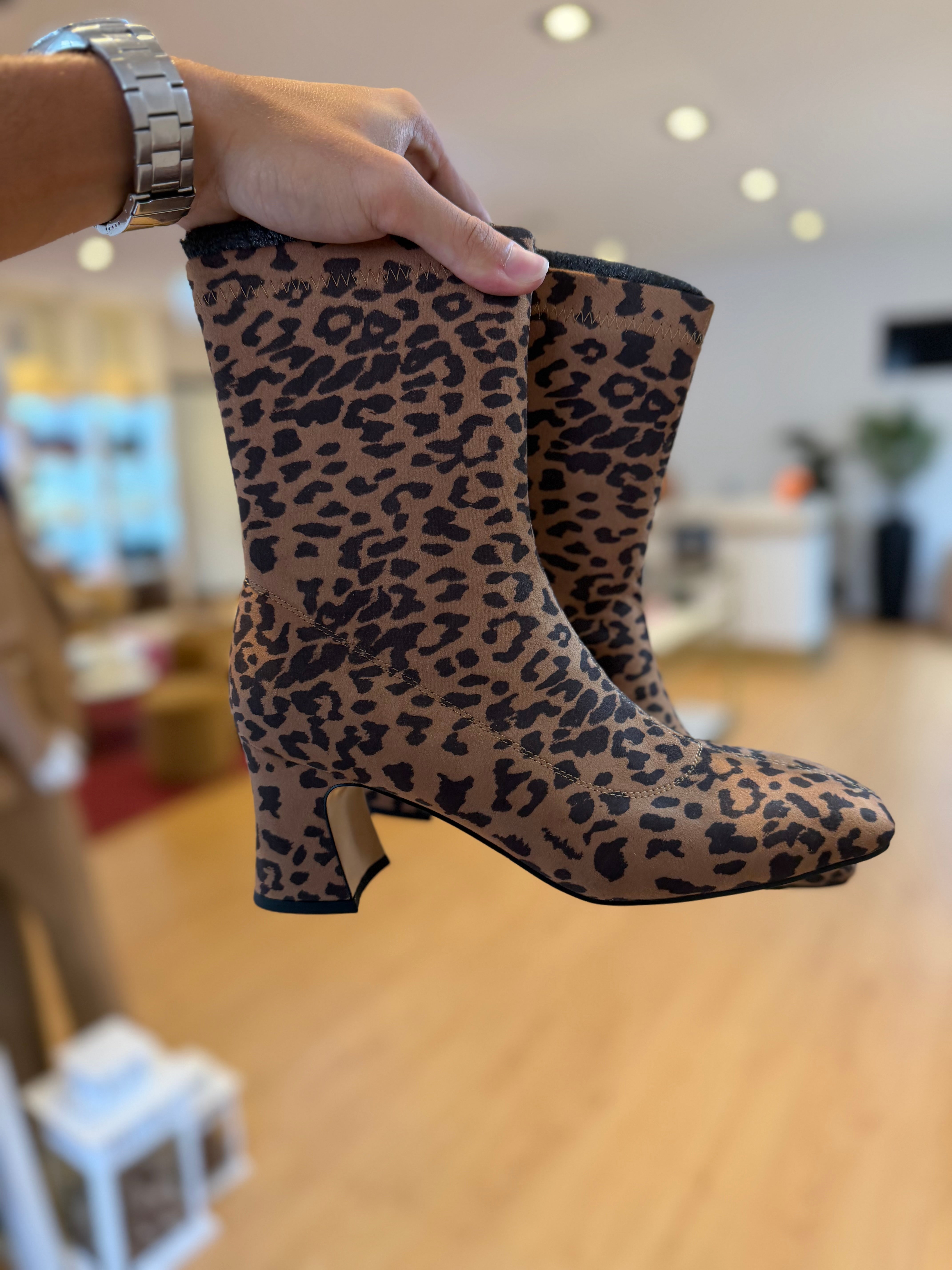 BOTA EMANUELLE VEE